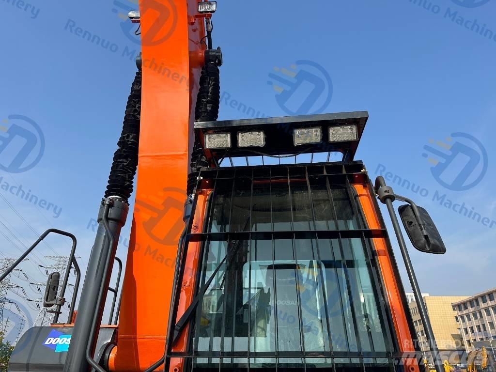 Doosan DX 300LC-9C Raupenbagger