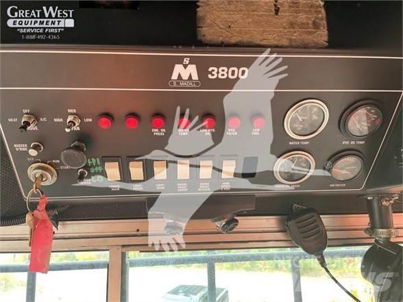Madill 3800 Gelenkausleger Lader