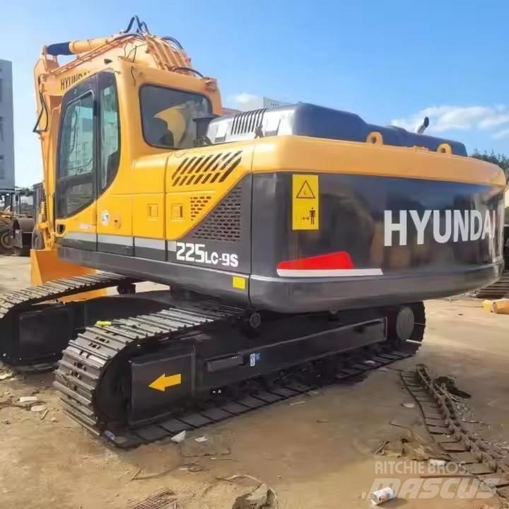 Hyundai HX 225 LC -9s Raupenbagger