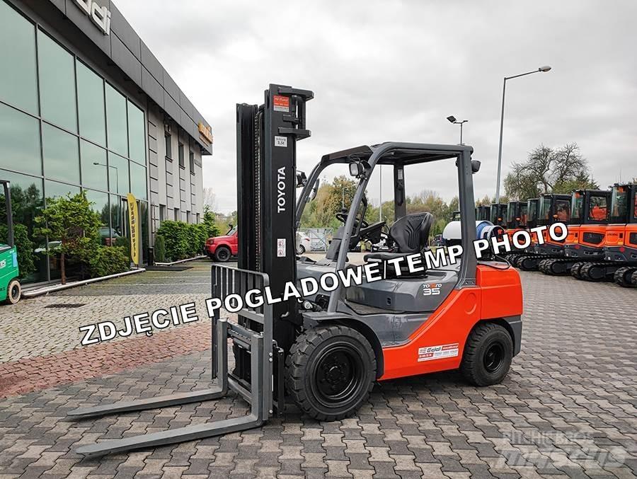 Toyota 02-8FGJF35 Gas Stapler