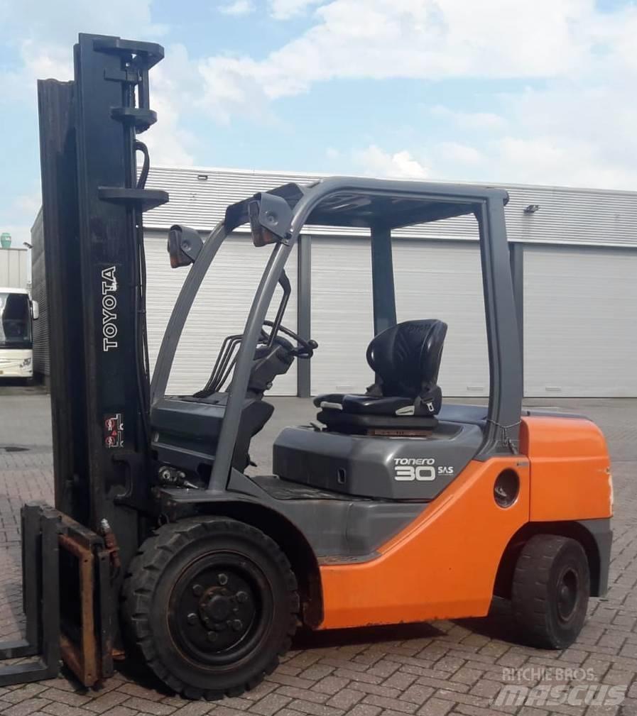 Toyota 8 FD F 30 Diesel Stapler