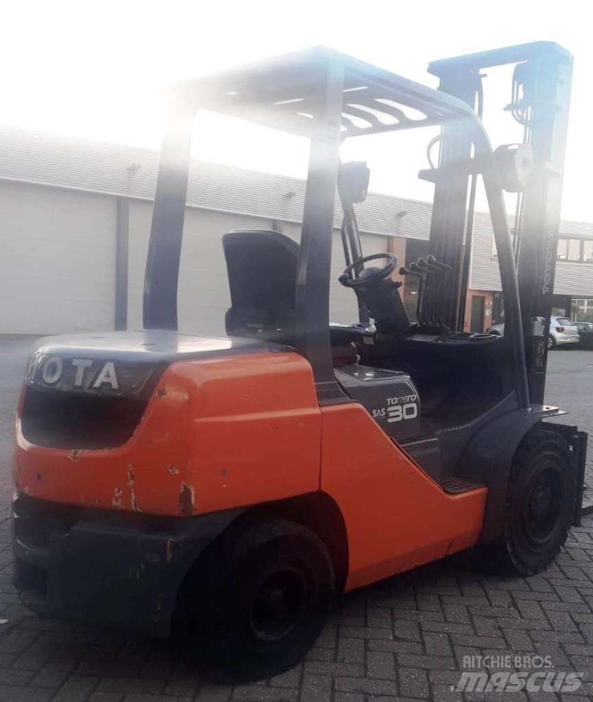 Toyota 8 FD F 30 Diesel Stapler