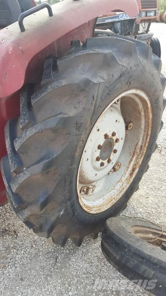  Pneus 12.4-28 Reifen