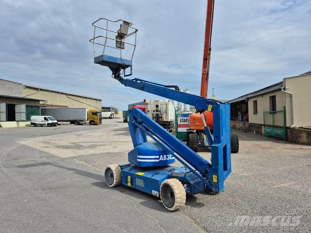 UpRight AB38 Gelenkteleskoparbeitsbühnen
