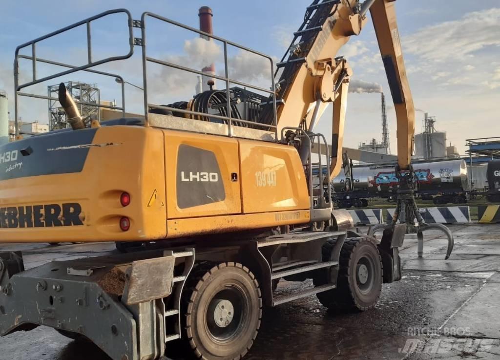 Liebherr LH 30 M Materialumschlag