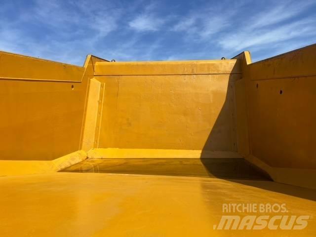 CAT 773G Dumper - Knickgelenk