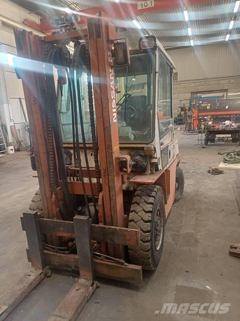 Nissan 33 U Diesel Stapler