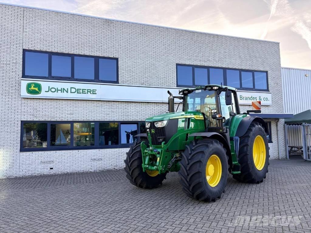 John Deere 6M200 Traktoren