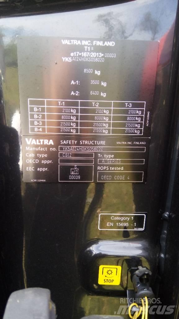 Valtra A 124 Traktoren
