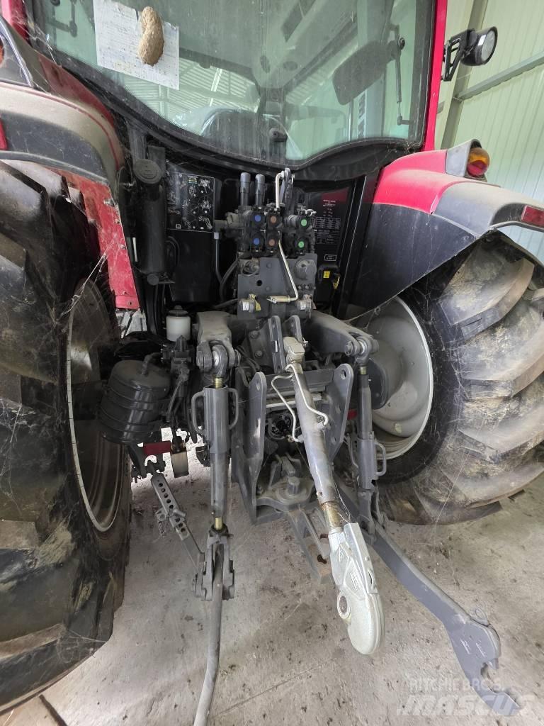 Valtra A 124 Traktoren