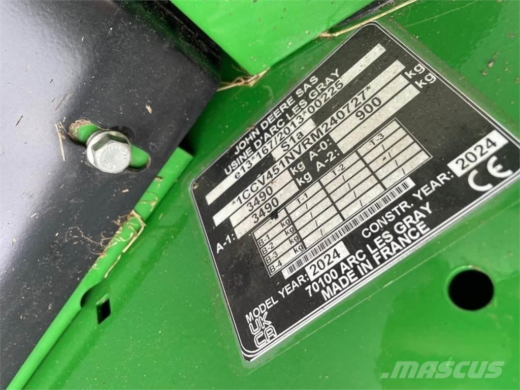 John Deere V451M Rundballenpressen