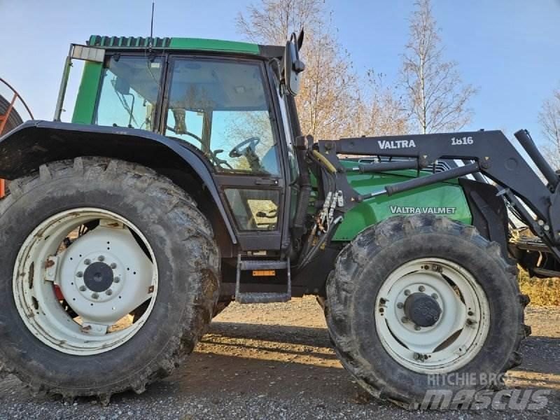 Valtra 6850 HITECH Traktoren