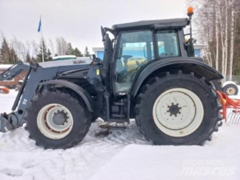 Valtra N142 DIRECT Traktoren