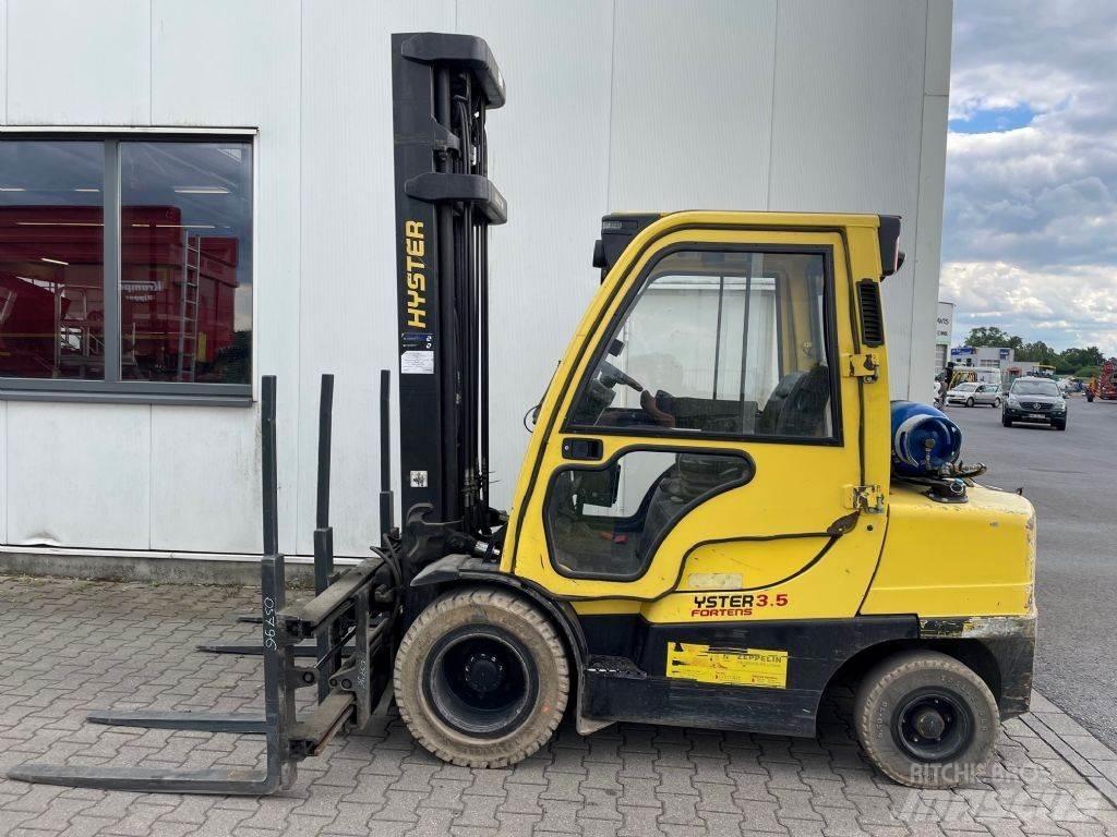 Hyster H 3.5 FT Gas Stapler