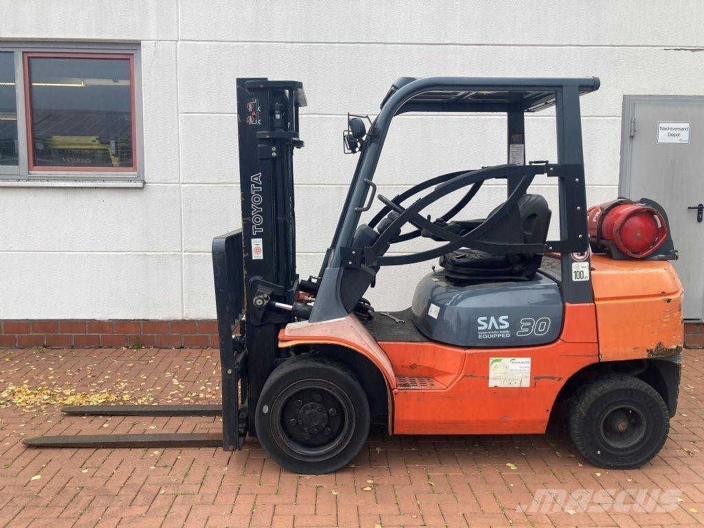 Toyota 02-7FGF30 Gas Stapler