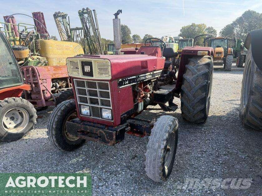 International 724 Traktoren
