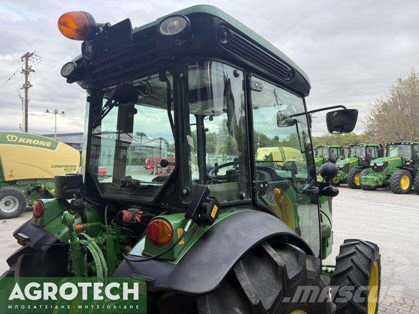 John Deere 5075 GF Traktoren