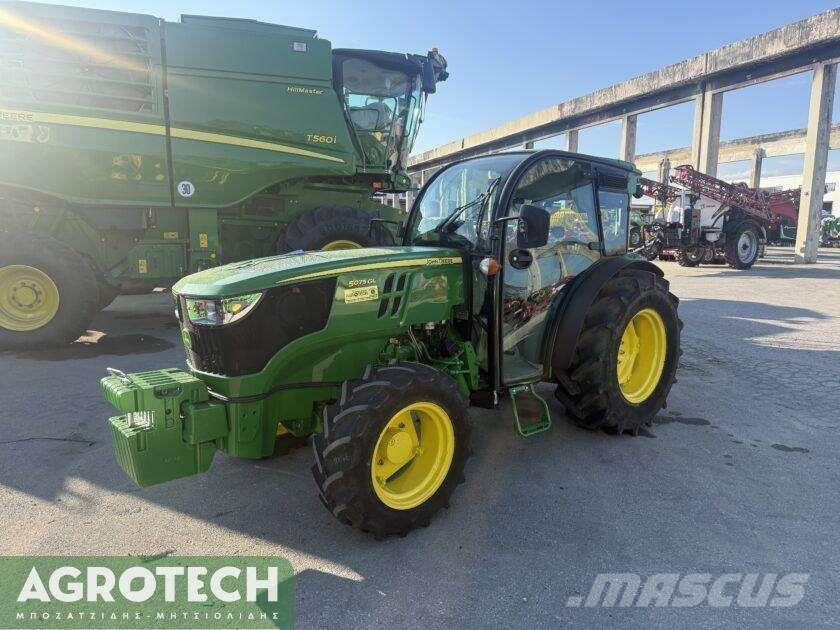 John Deere 5075 GL Traktoren