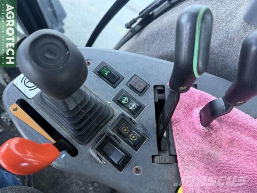 New Holland 8770 Traktoren