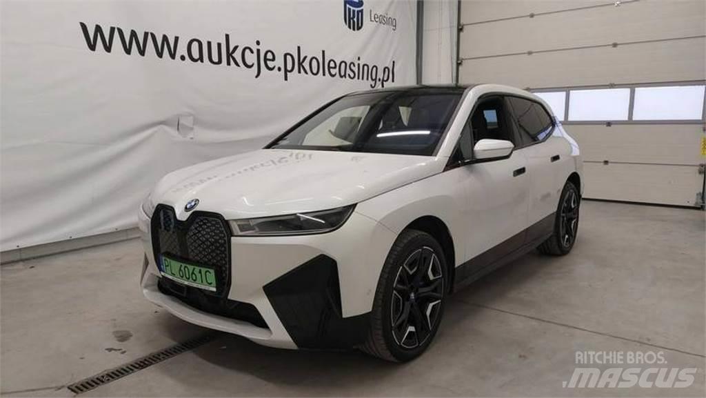 BMW iX PKWs