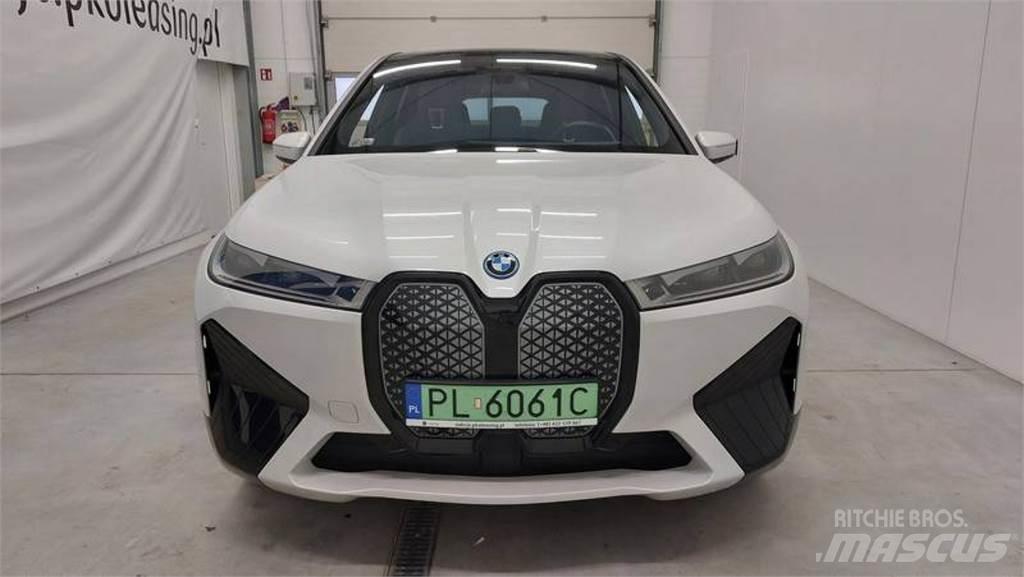 BMW iX PKWs