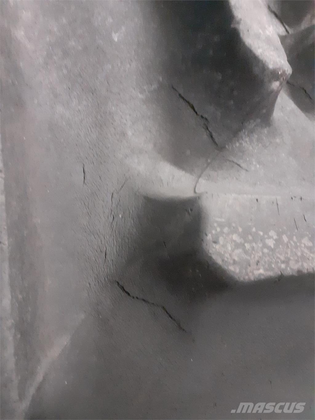  32 800/65R32 Reifen