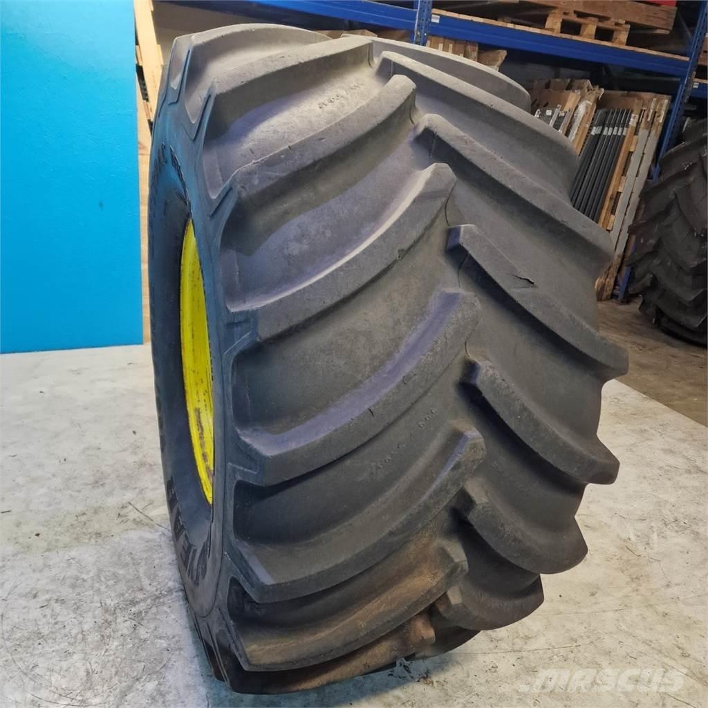  32 900/55 R32 Reifen