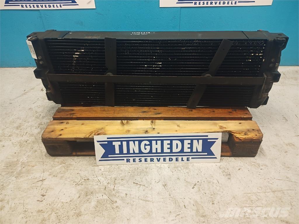 CASE 8010 Radiatoren