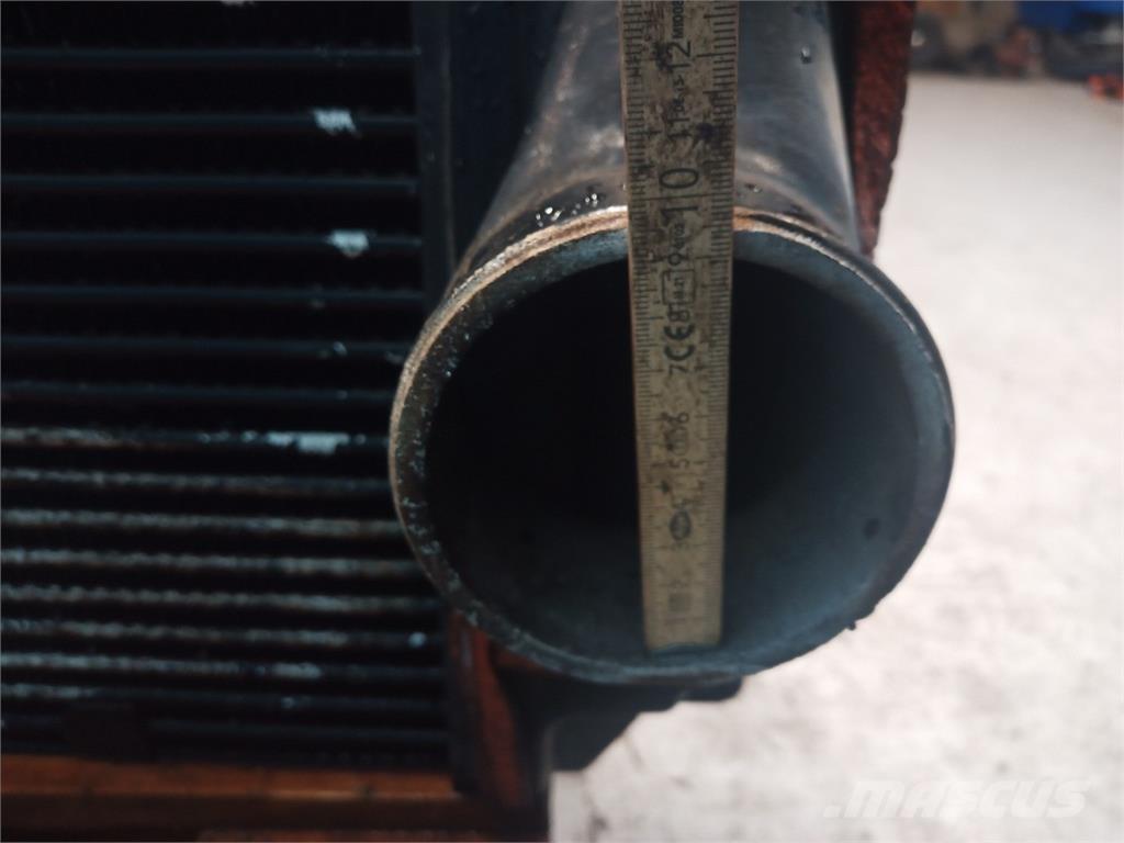 CASE 8010 Radiatoren