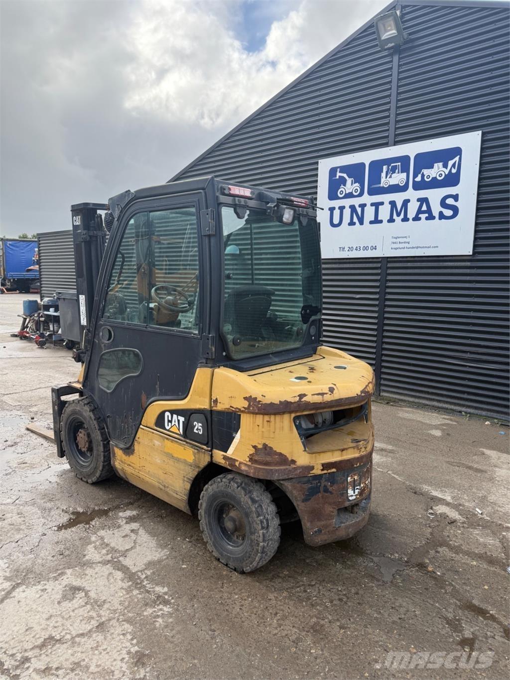 CAT DP25 Diesel Stapler