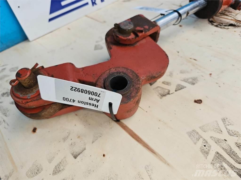 Hesston 4700 Ballenklammer