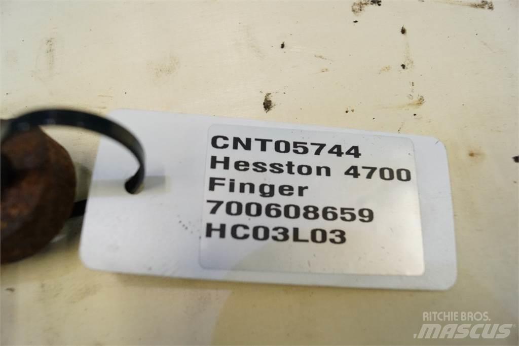 Hesston 4700 Ballenklammer