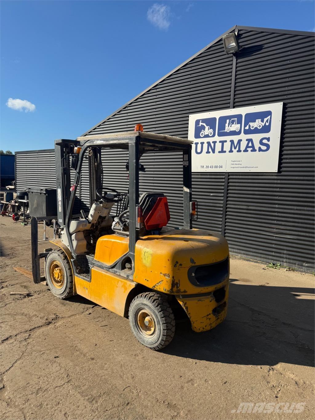 Komatsu FD25 Diesel Stapler