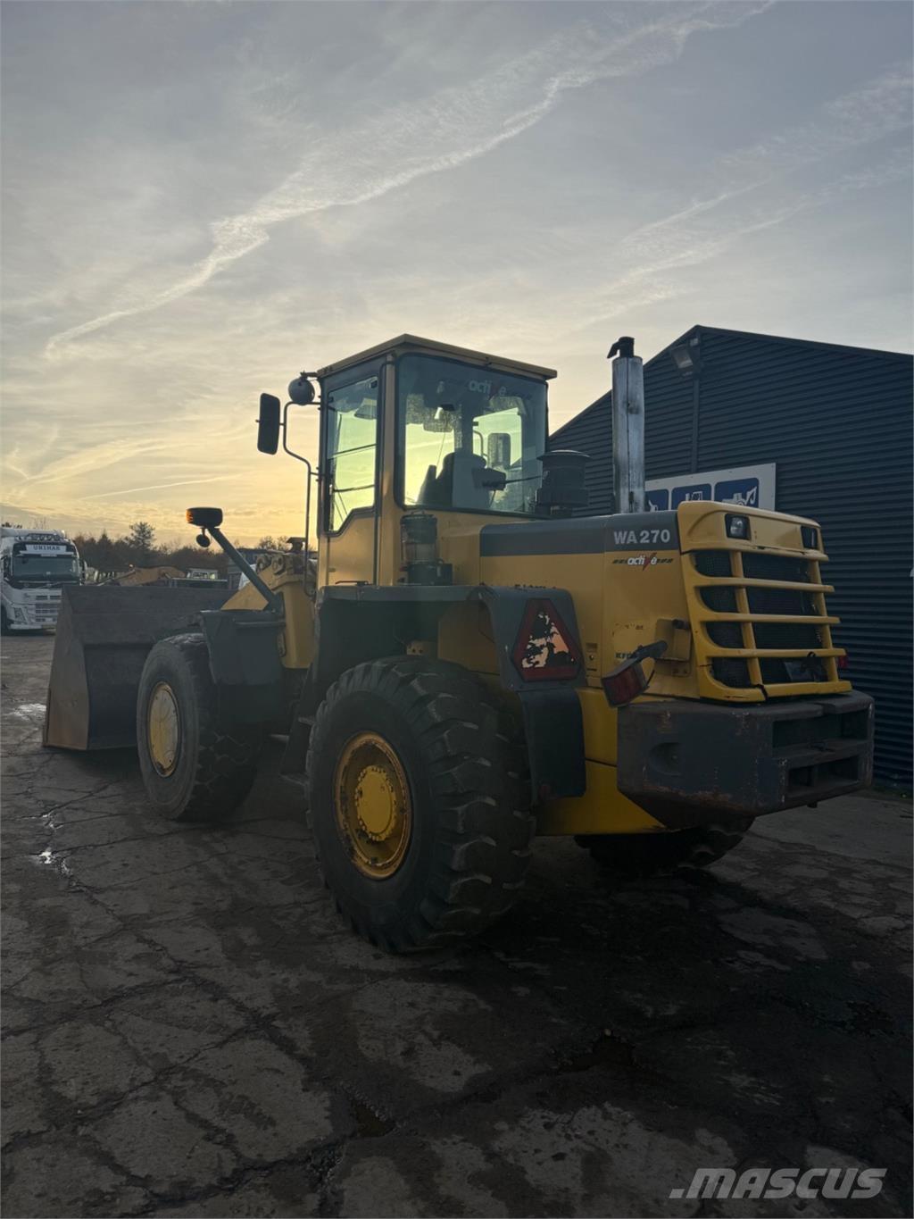 Komatsu WA270-3 Radlader