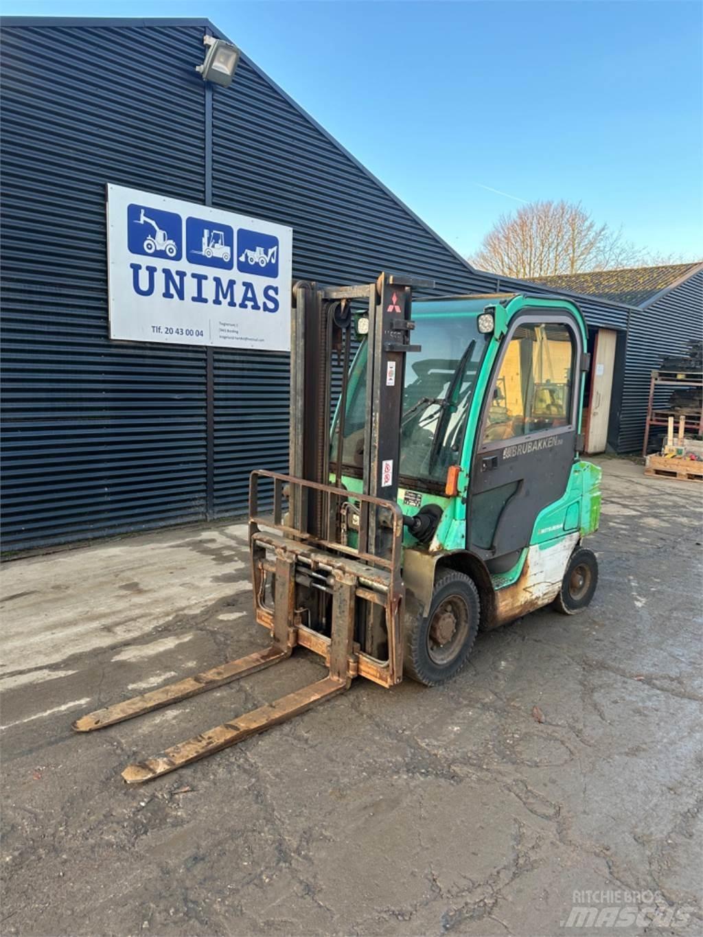 Mitsubishi FD25 Diesel Stapler