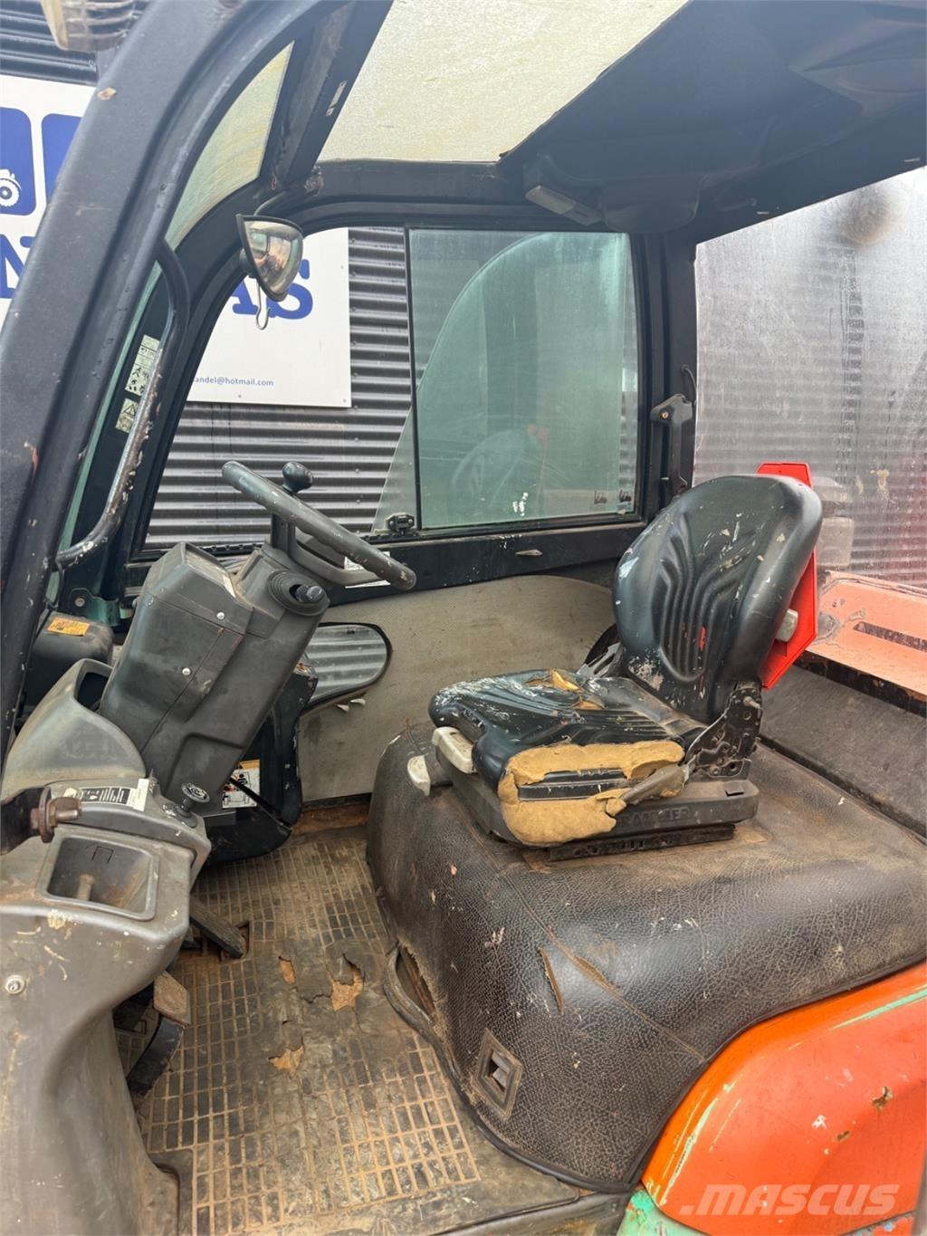 Mitsubishi FD40 Diesel Stapler