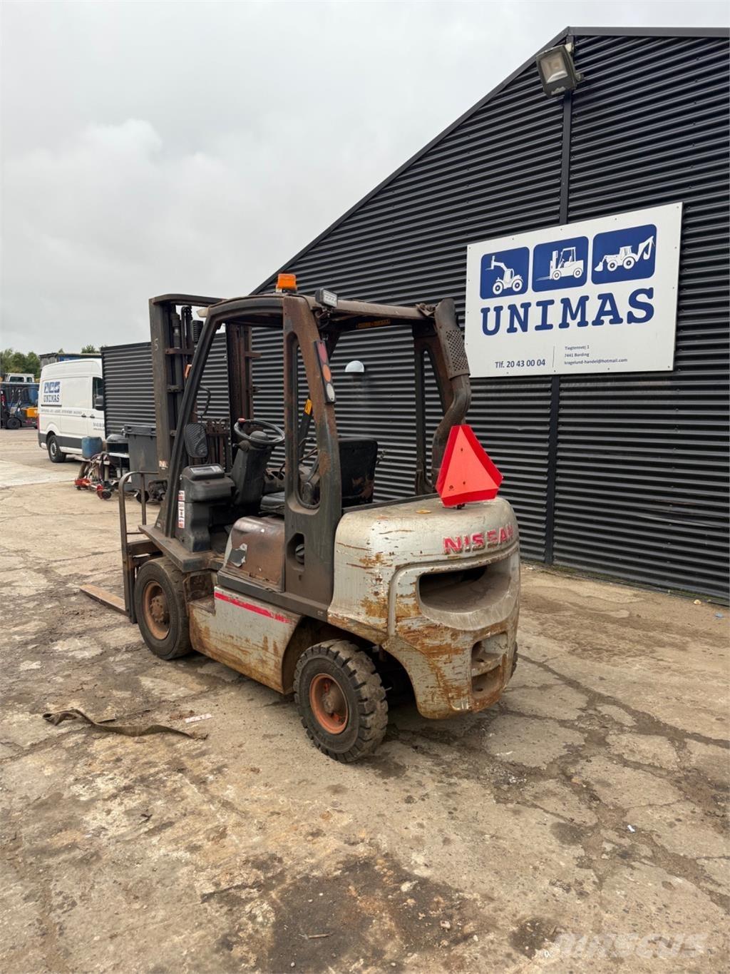 Nissan FD20 Diesel Stapler