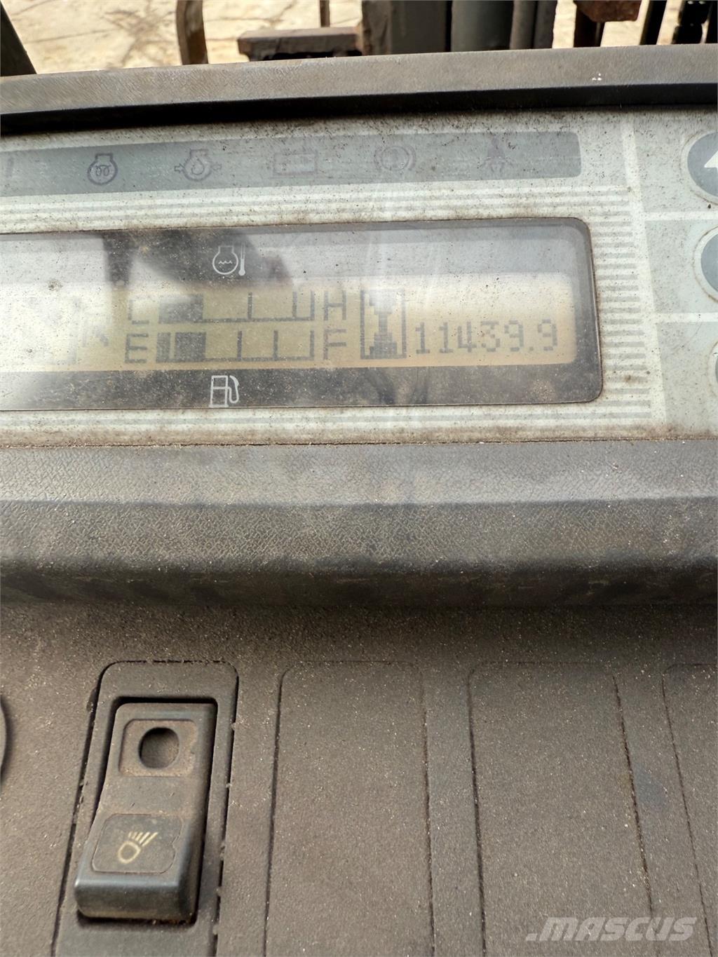 Nissan FD20 Diesel Stapler