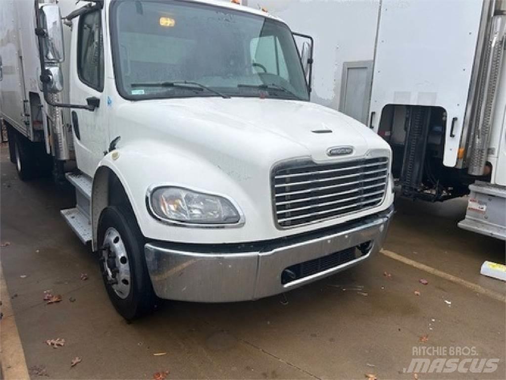 Freightliner M2-106 Kastenaufbau