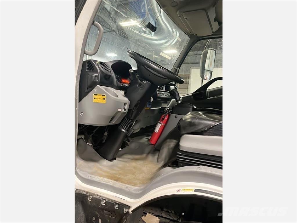 Hino 195 Kühlkoffer