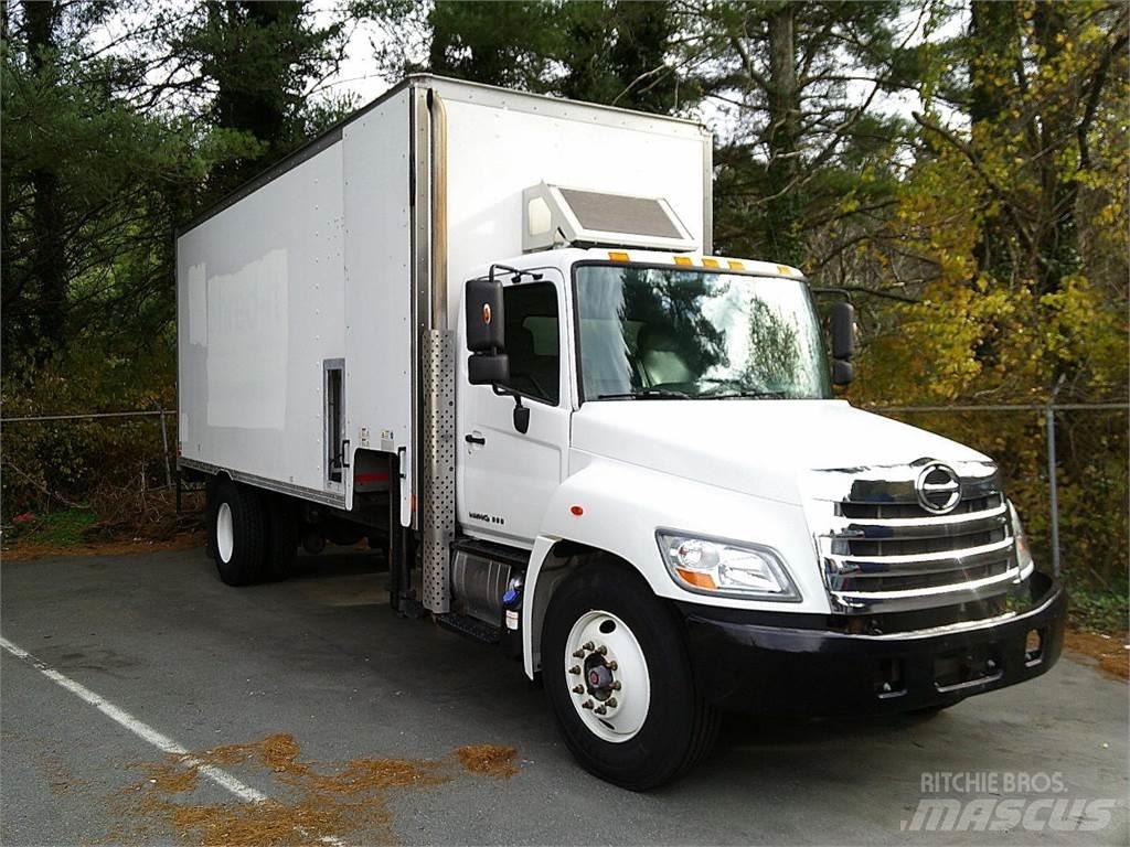 Hino 338 Kastenaufbau