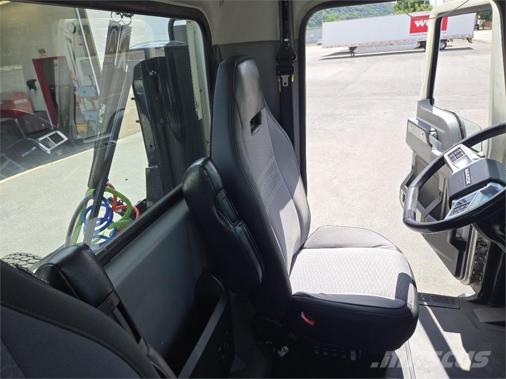 Mack AN64T Sattelzugmaschinen