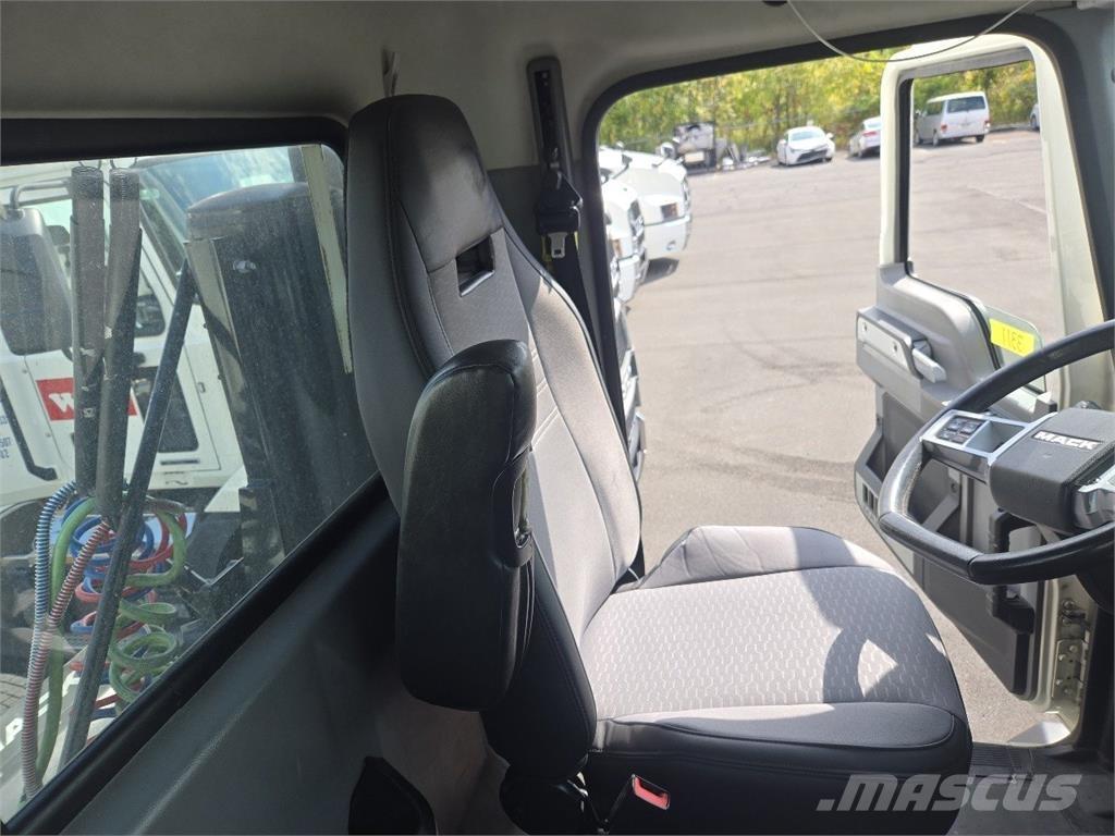 Mack AN64T Sattelzugmaschinen