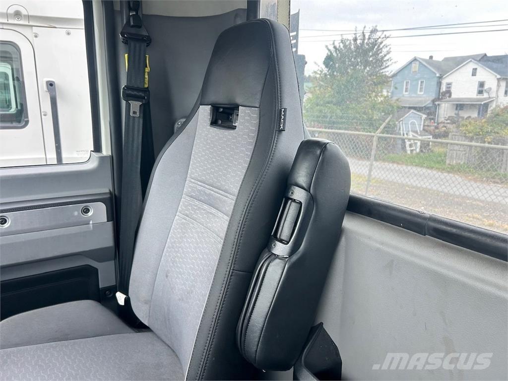 Mack AN64T Sattelzugmaschinen