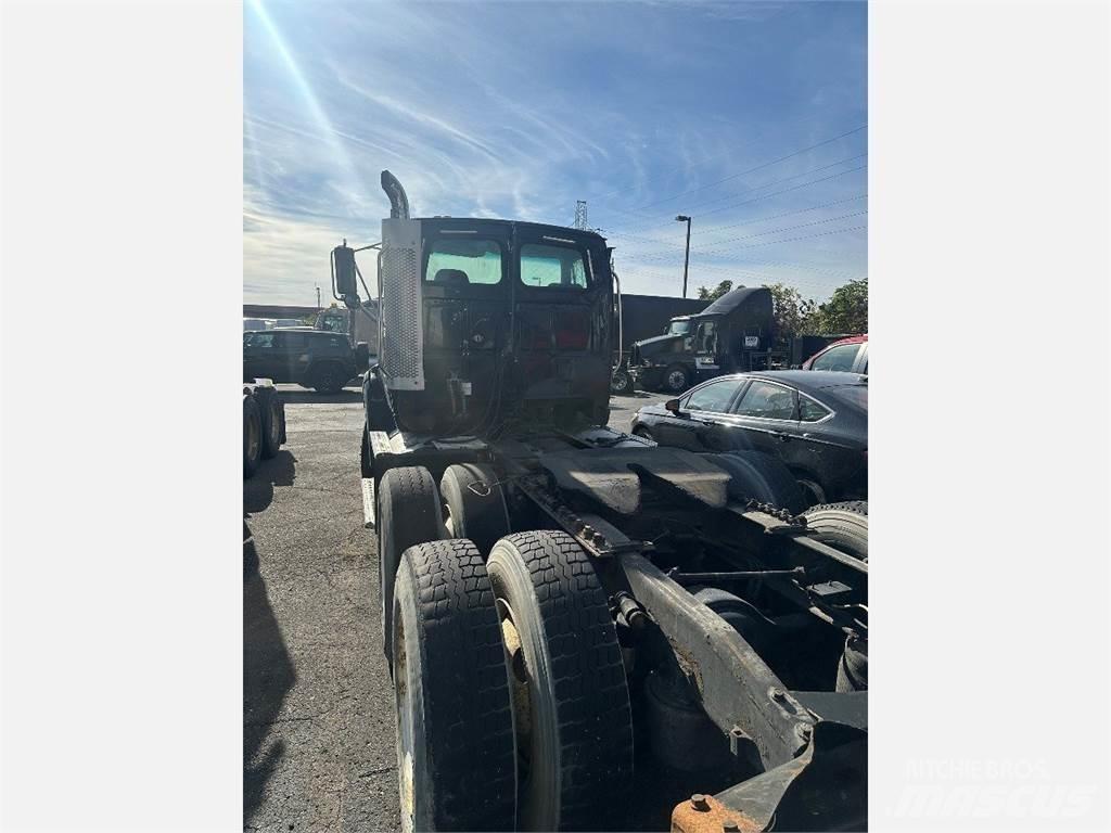 Sterling A9500 Sattelzugmaschinen