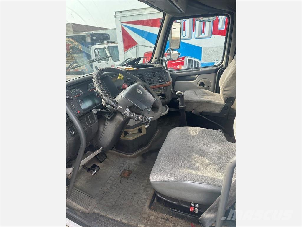 Volvo VNL Sattelzugmaschinen