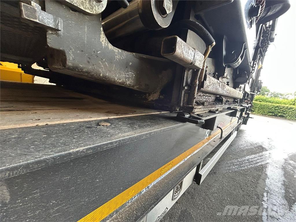  P7820C P7820C Strassenfertiger