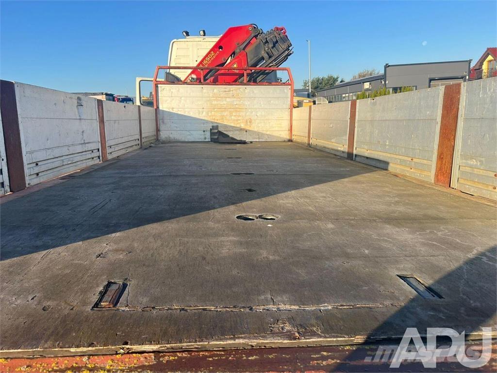 Volvo FM12 Pritschenwagen/Pritschenwagen mit Seitenklappe