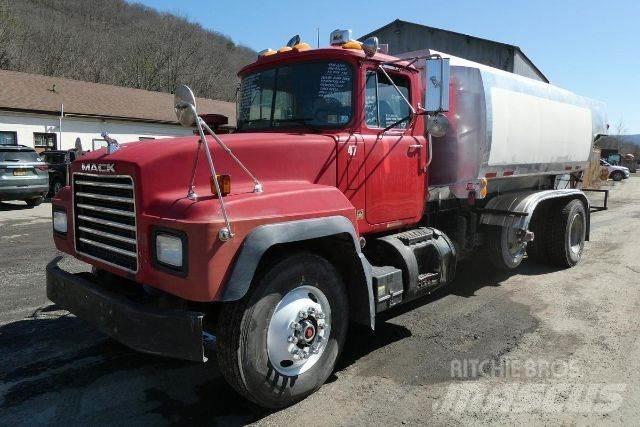 Mack RD690P Tankwagen