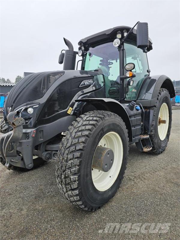 Valtra S374 Traktoren